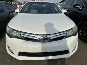 Toyota Camry XLE V6 4dr Sedan (3.5L 6cyl 6A) 2013 White