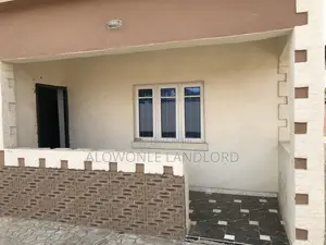 Spacious Standard 2bedroom Flat .3 Toilets, Kitchen Store