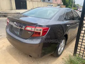 Toyota Camry SE 4dr Sedan (2.5L 4cyl 6A) 2014 Gray