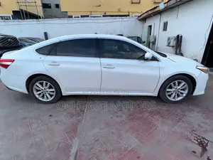 Toyota Avalon XLE Premium 4dr Sedan (3.5L 6cyl 6A) 2015 White