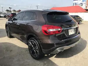 Mercedes-Benz GLA 250 2018 Brown