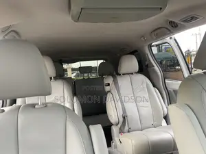 Toyota Sienna XLE 8 Passenger 2011 White