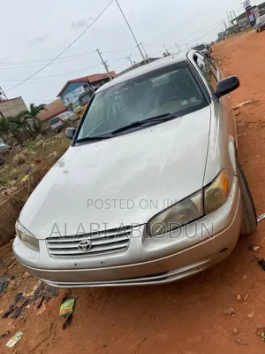 Toyota Camry Automatic 1999 Gold