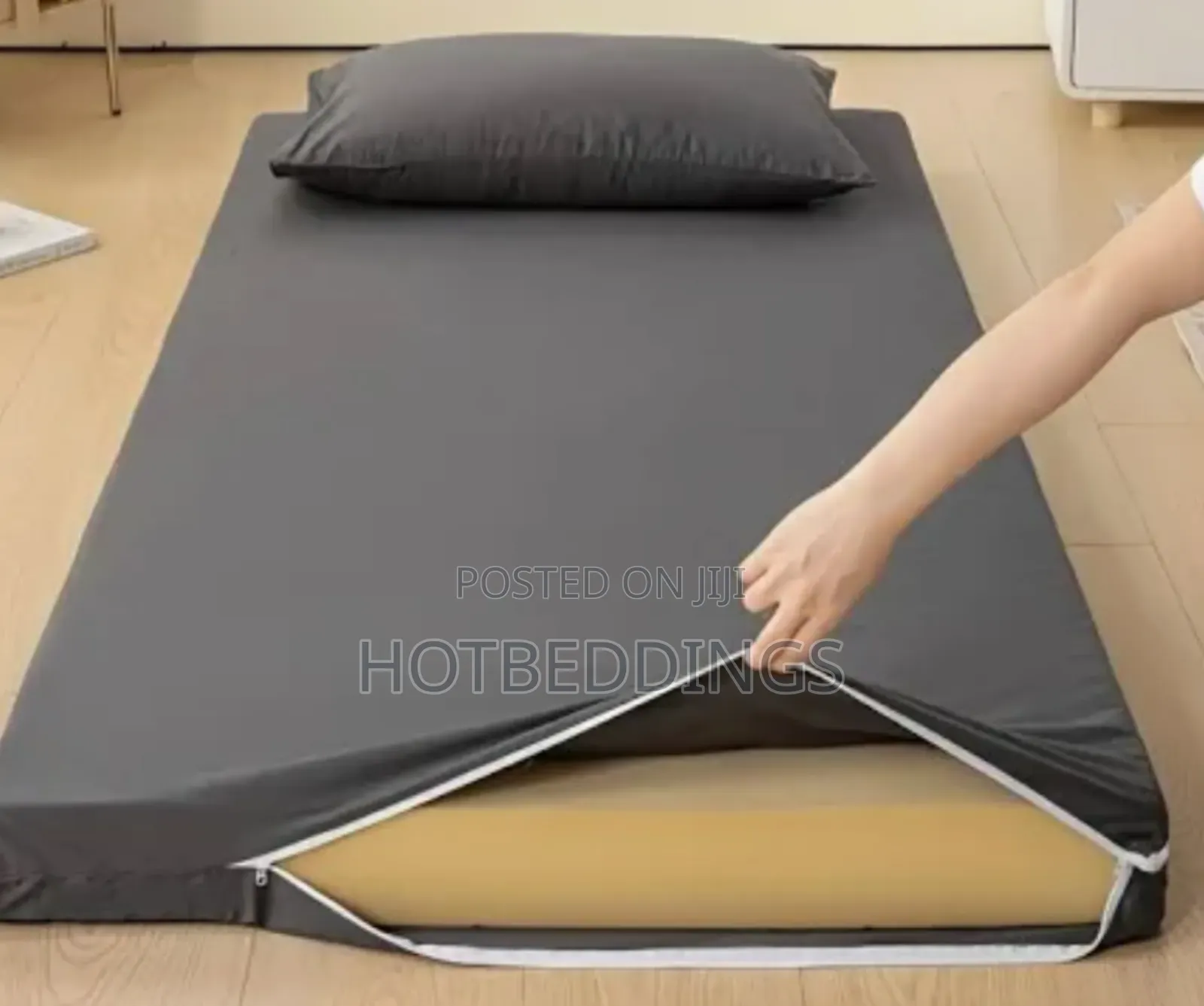 Comfortable Black Bed Cover With Zip