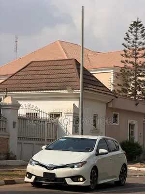 Toyota Corolla LE 4dr Sedan (1.8L 4cyl 4A) 2013 White