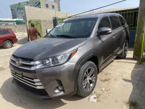 Toyota Highlander LE Plus 4dr SUV (3.5L 6cyl 6A) 2015 Gray