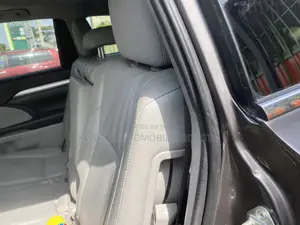 Toyota Highlander LE Plus 4dr SUV (3.5L 6cyl 6A) 2015 Gray