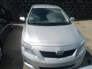 Toyota Corolla LE 4dr Sedan (1.8L 4cyl 4A) 2010 Silver