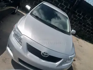 Toyota Corolla LE 4dr Sedan (1.8L 4cyl 4A) 2010 Silver