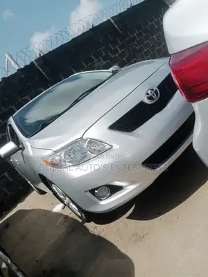 Toyota Corolla LE 4dr Sedan (1.8L 4cyl 4A) 2010 Silver