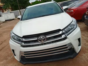 Toyota Highlander XLE V6 4x4 (3.5L 6cyl 6A) 2016 White