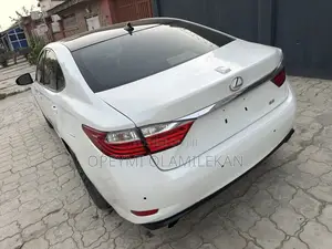 Lexus ES 350 FWD 2013 White