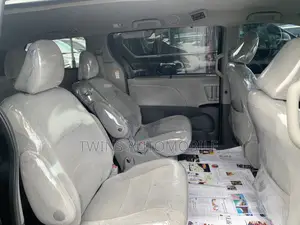 Toyota Sienna LE 7-Passenger Mobility 4dr Minivan (3.5L 6cyl 6A) 2015 Black