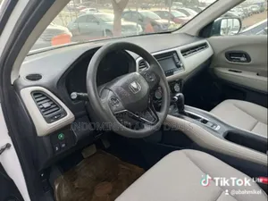 Honda HR-V 4dr SUV (1.5L 4cyl CVT) 2016 White