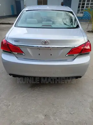 Toyota Avalon 2012 Silver
