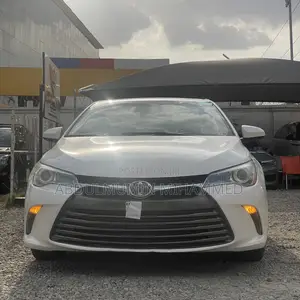 Toyota Camry XLE V6 4dr Sedan (3.6L 6cyl 6A) 2016 White
