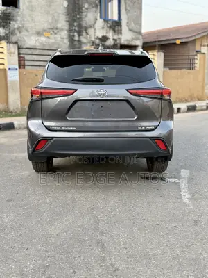 Toyota Highlander XLE AWD 2023 Gray