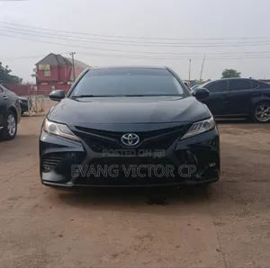 Toyota Camry SE FWD (2.5L 4cyl 8AM) 2018 Black