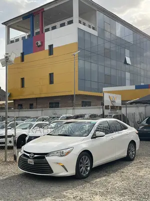 Toyota Camry XLE 4dr Sedan (2.5L 4cyl 6A) 2016 White