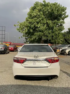 Toyota Camry XLE 4dr Sedan (2.5L 4cyl 6A) 2016 White