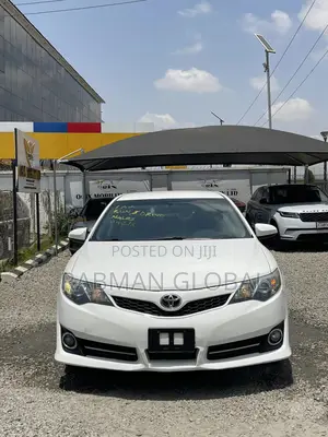 Toyota Camry SE 4dr Sedan (3.5L 6cyl 6A) 2014 White