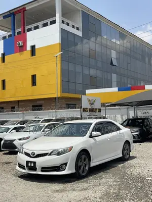 Toyota Camry SE 4dr Sedan (3.5L 6cyl 6A) 2014 White