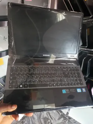 New Laptop Samsung RC720 8GB Intel Core i5 HDD+SSD 500GB