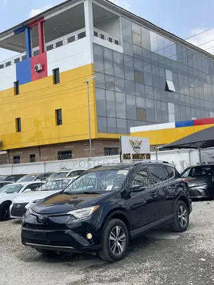 Toyota RAV4 XLE 4dr SUV AWD (2.5L 4cyl 6A) 2018 Gray