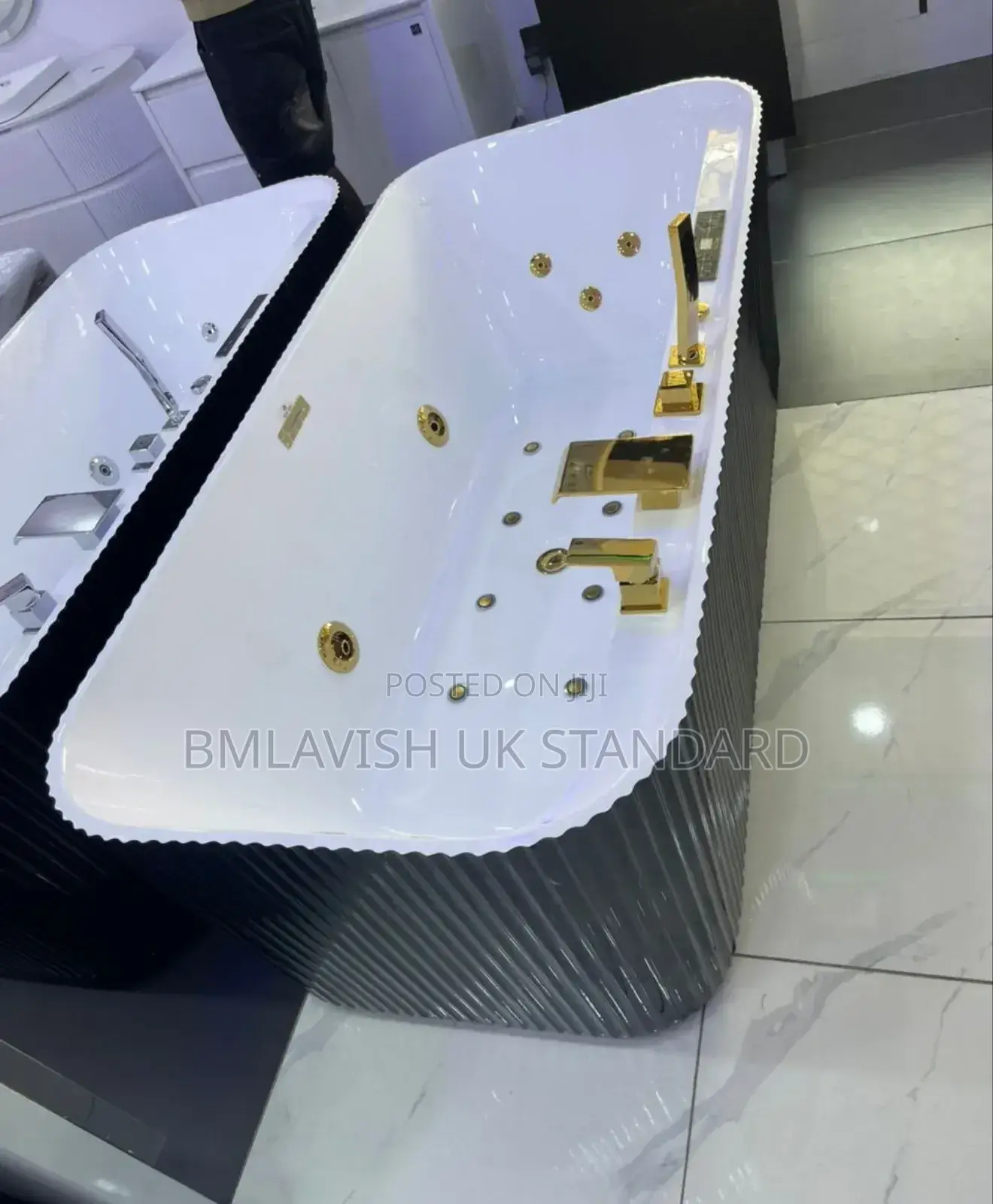 Single Acrylic Jacuzzi With Gold Accessories