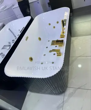 Single Acrylic Jacuzzi With Gold Accessories