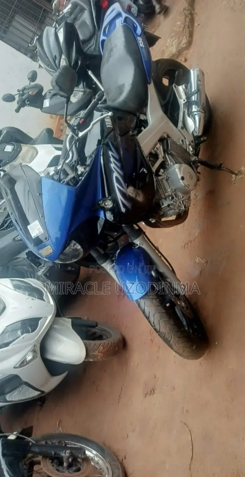 Yamaha 2001 Blue