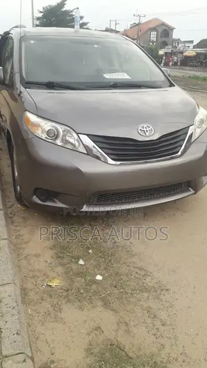 Toyota Sienna LE 7 Passenger Mobility 2012 Gray