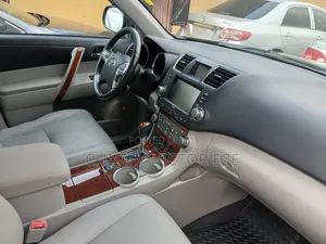 Toyota Highlander Limited 2011 Gray