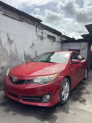Toyota Camry SE 4dr Sedan (2.5L 4cyl 6A) 2014 Red