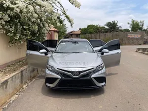 Toyota Camry XSE FWD (2.5L 4cyl 8AM) 2018 Gray