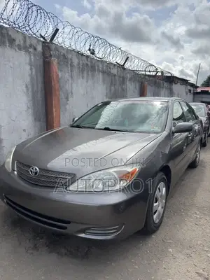 Toyota Camry LE 4dr Sedan (2.4L 4cyl 5M) 2003 Gray