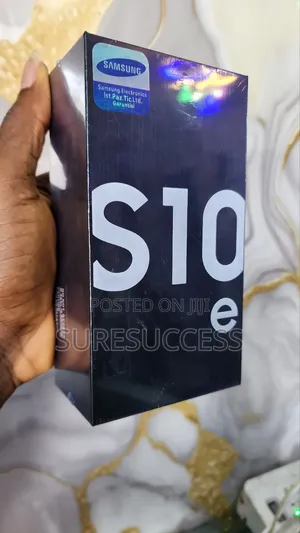 New Samsung Galaxy S10e 128 GB Black