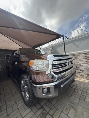 Toyota Tundra 2017 Brown