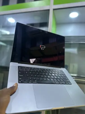 Laptop Apple MacBook Pro 2021 M1 16GB Apple M1 Pro SSD 1T