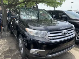 Toyota Highlander Limited 3.5l 4WD 2013 White