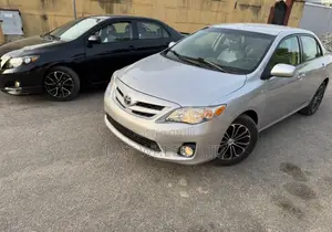 Toyota Corolla LE 4dr Sedan (1.8L 4cyl 4A) 2011 Silver