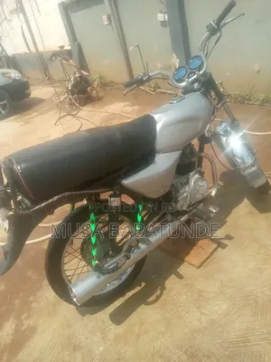 Bajaj Boxer 100 2023 Red