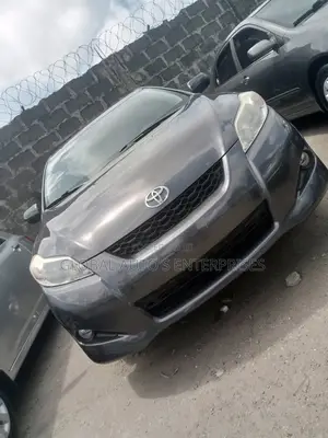 Toyota Matrix L Hatchback FWD (1.8L 4cyl 5M) 2012 Gray
