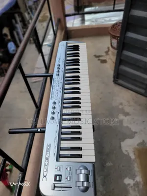 Behringer Umx61 Midi Keyboard