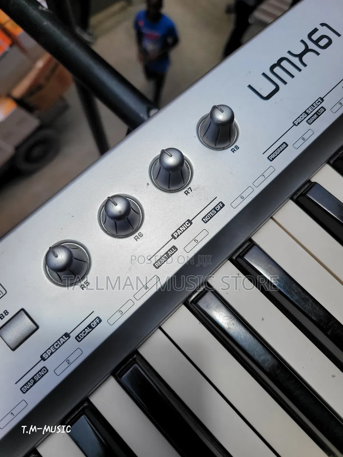 Behringer Umx61 Midi Keyboard