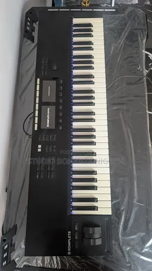 Komplete Kontrol S61 Mkii Studio Midi Keyboard