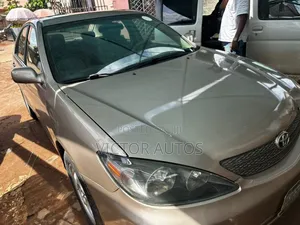 Toyota Camry LE V6 4dr Sedan (3.0L 6cyl 5A) 2004 Gold
