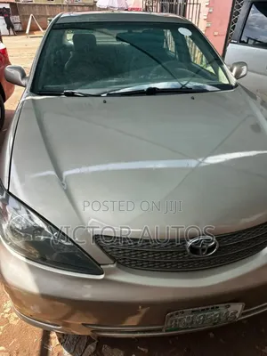 Toyota Camry LE V6 4dr Sedan (3.0L 6cyl 5A) 2004 Gold