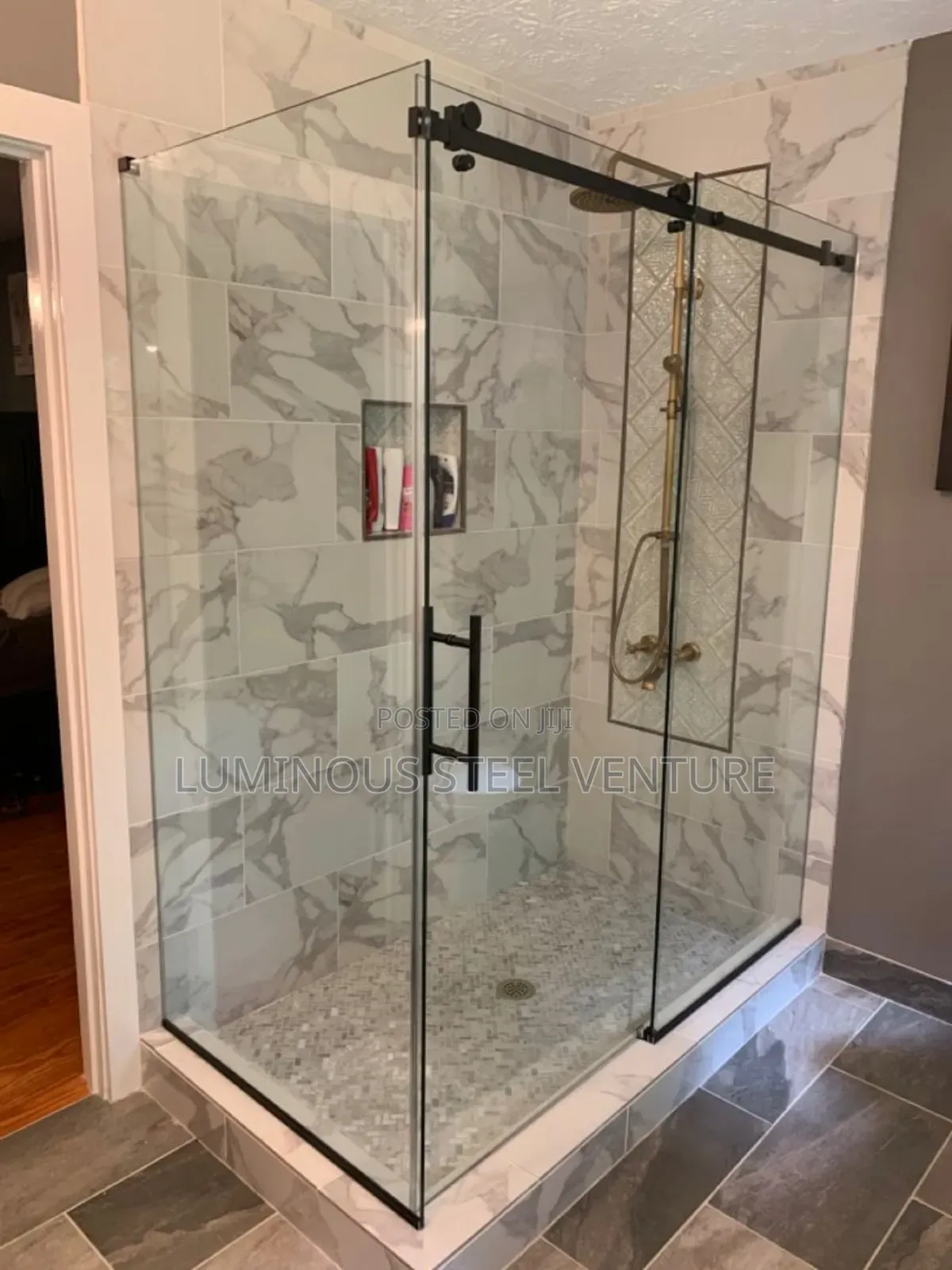 Modern Aesthetics: Features Sleek, Crystal-Clear Transparency