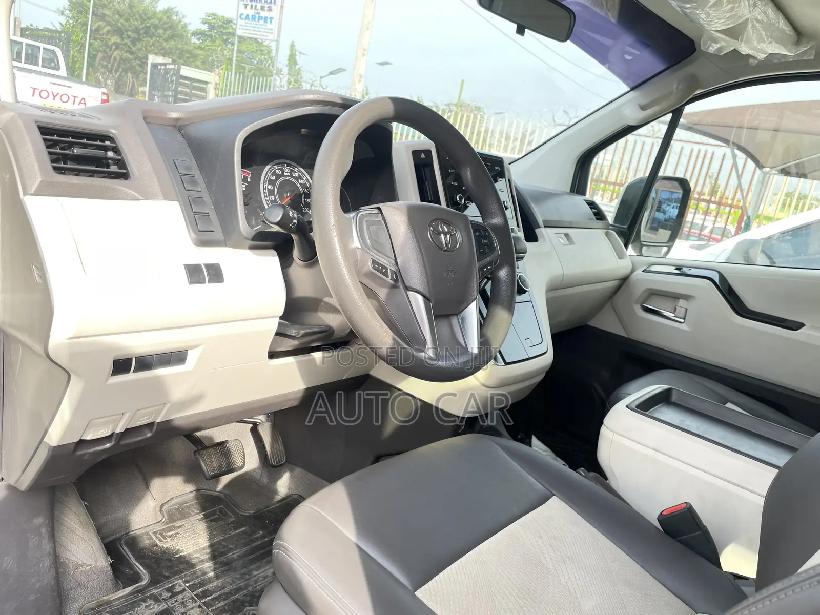 Toyota HiAce 2022 White